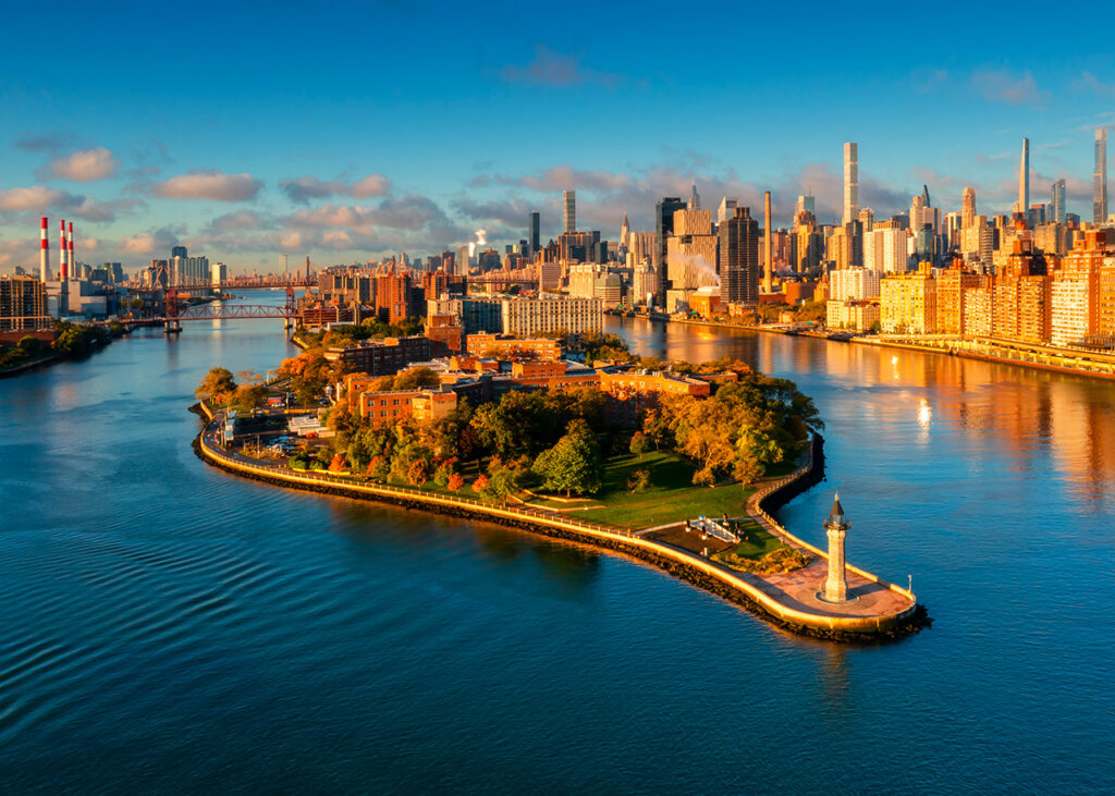 Credit Photo AndriyPhotography via Envato
Manhattan skyline from Roosevelt Island